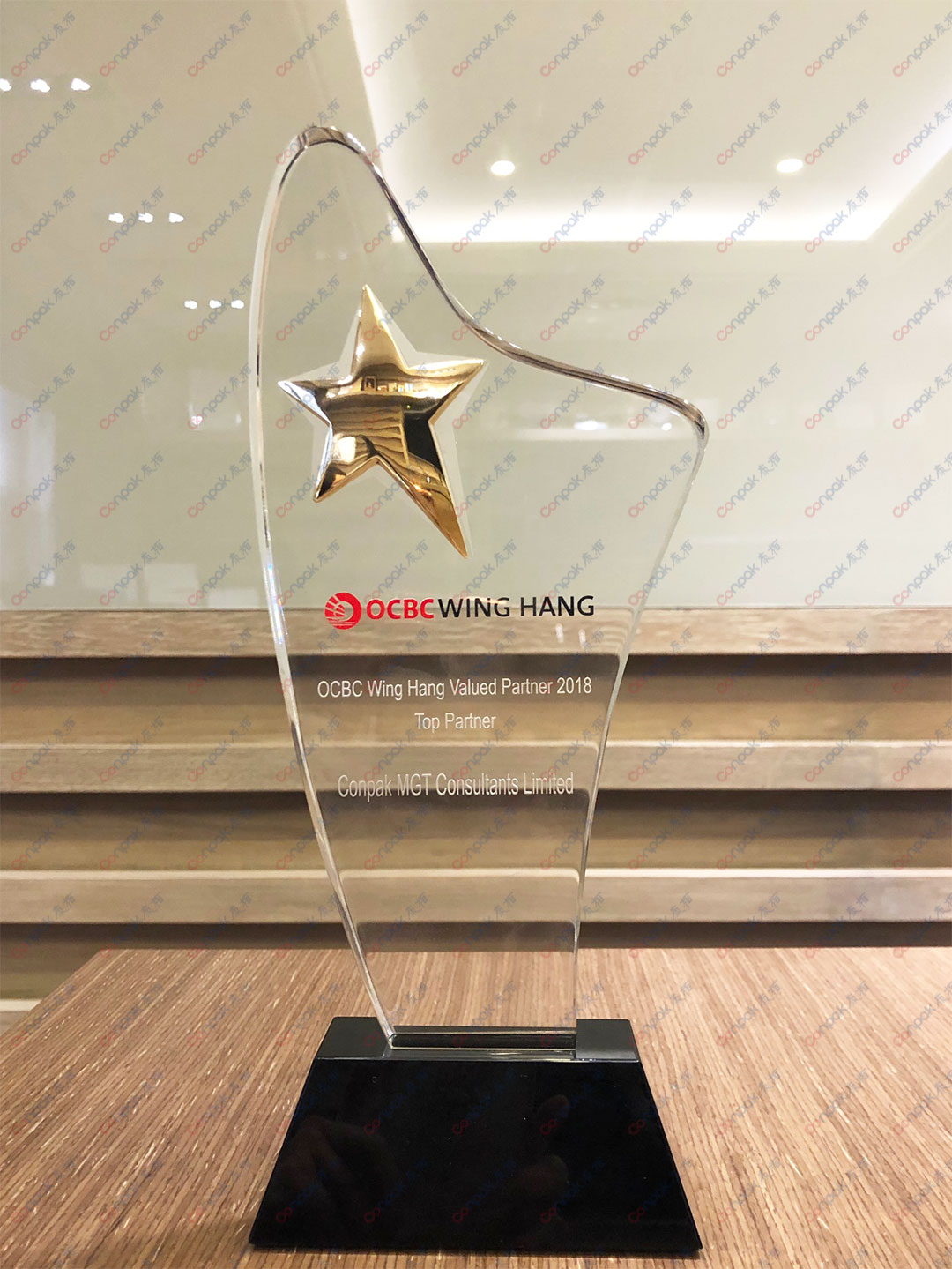 获颁“OCBC Wing Hang Valued Partner 2018 - Top Partner”奖
