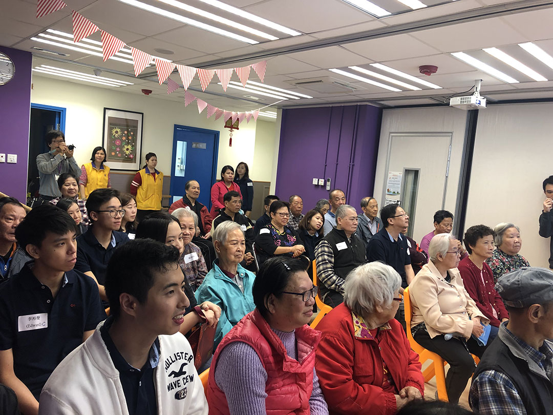 与长者新春联欢