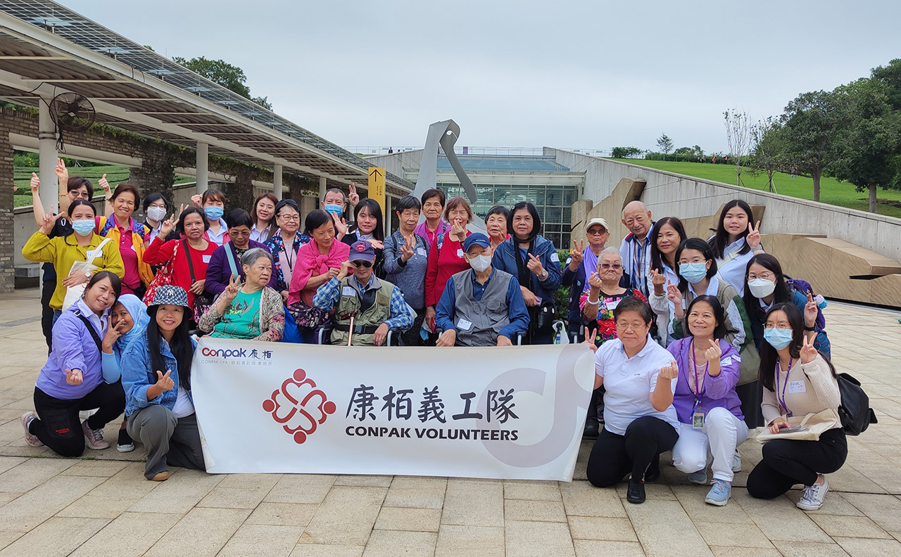 陪同“圣公会麦理浩夫人中心”长者秋季旅行